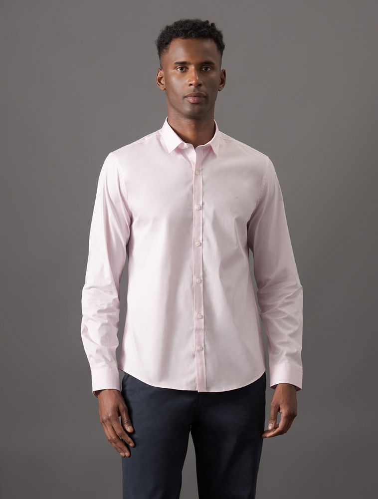 CKJM900C_0400_1-CAMISA-ML-SLIM-LISA-BASICA-LOGO-NO-PEITO