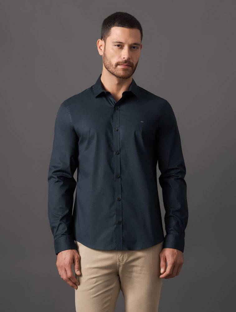 CKJM900C_0598_1-CAMISA-ML-SLIM-LISA-BASICA-LOGO-NO-PEITO