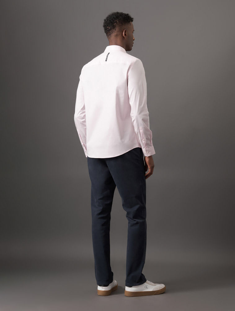 CKJM900C_0400_2-CAMISA-ML-SLIM-LISA-BASICA-LOGO-NO-PEITO