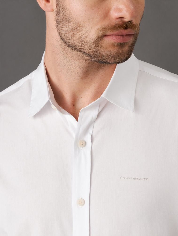 CKJM901_0900_4-CAMISA-ML-REG-LISA-BASICA-LOGO-NO-PEITO