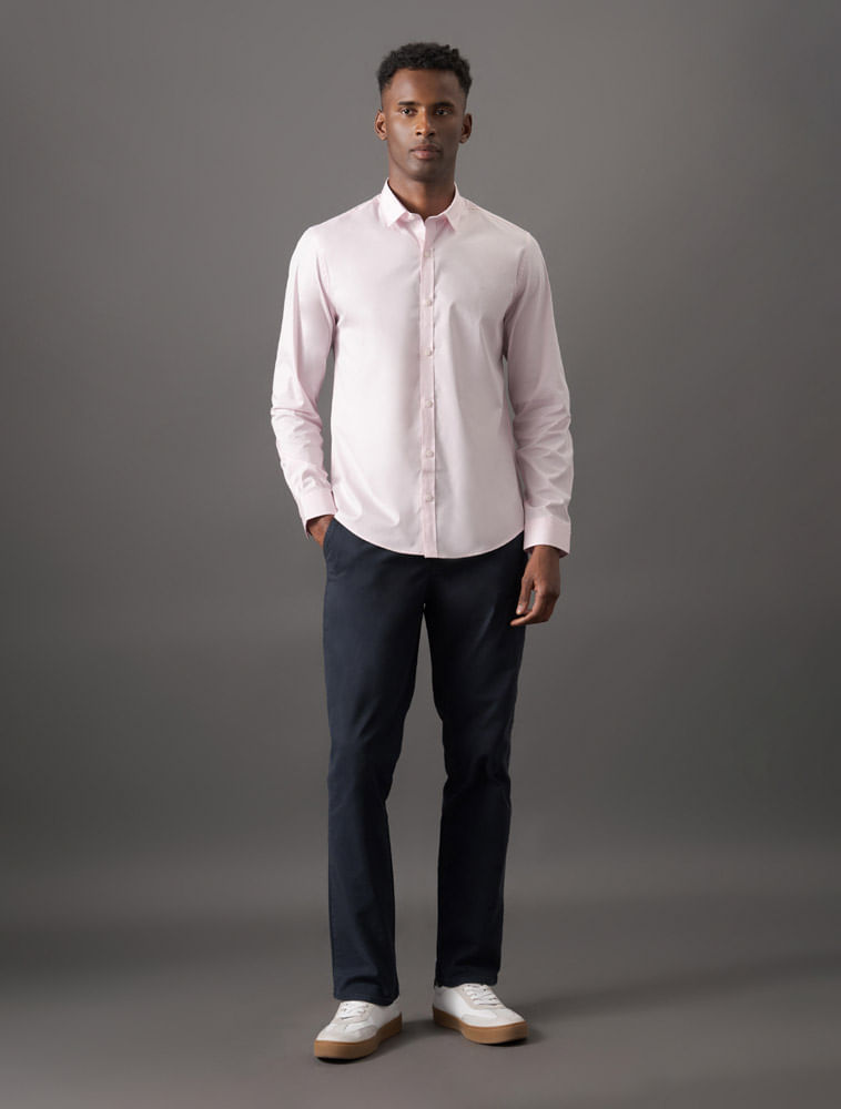 CKJM900C_0400_3-CAMISA-ML-SLIM-LISA-BASICA-LOGO-NO-PEITO
