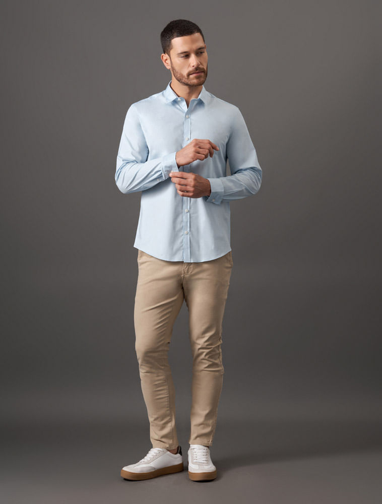 CKJM900C_0505_3-CAMISA-ML-SLIM-LISA-BASICA-LOGO-NO-PEITO