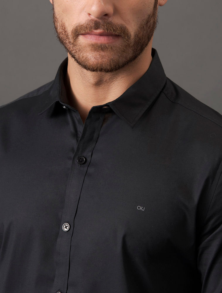 CKJM900C_0987_4-CAMISA-ML-SLIM-LISA-BASICA-LOGO-NO-PEITO