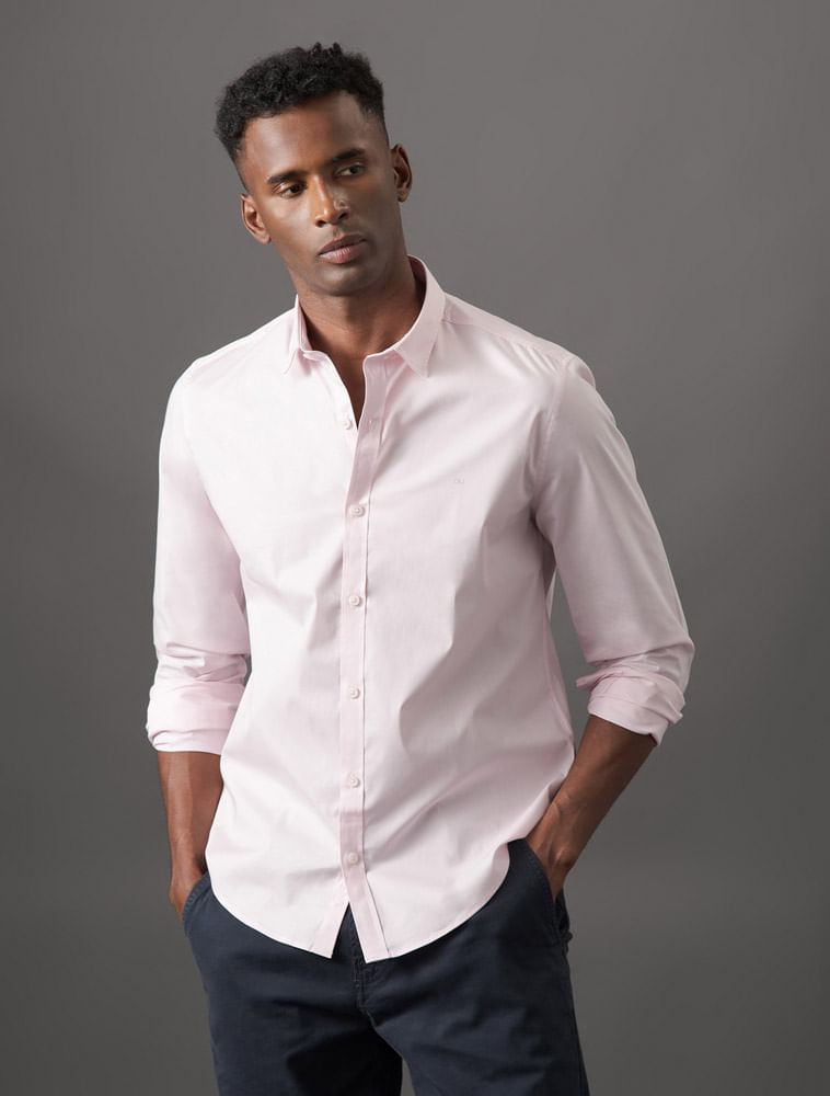 CKJM900C_0400_5-CAMISA-ML-SLIM-LISA-BASICA-LOGO-NO-PEITO