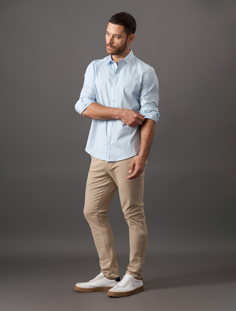 CKJM900C_0505_5-CAMISA-ML-SLIM-LISA-BASICA-LOGO-NO-PEITO