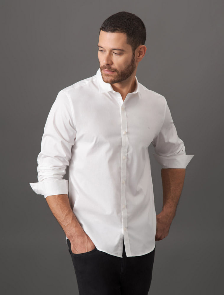 CKJM900C_0900_5-CAMISA-ML-SLIM-LISA-BASICA-LOGO-NO-PEITO