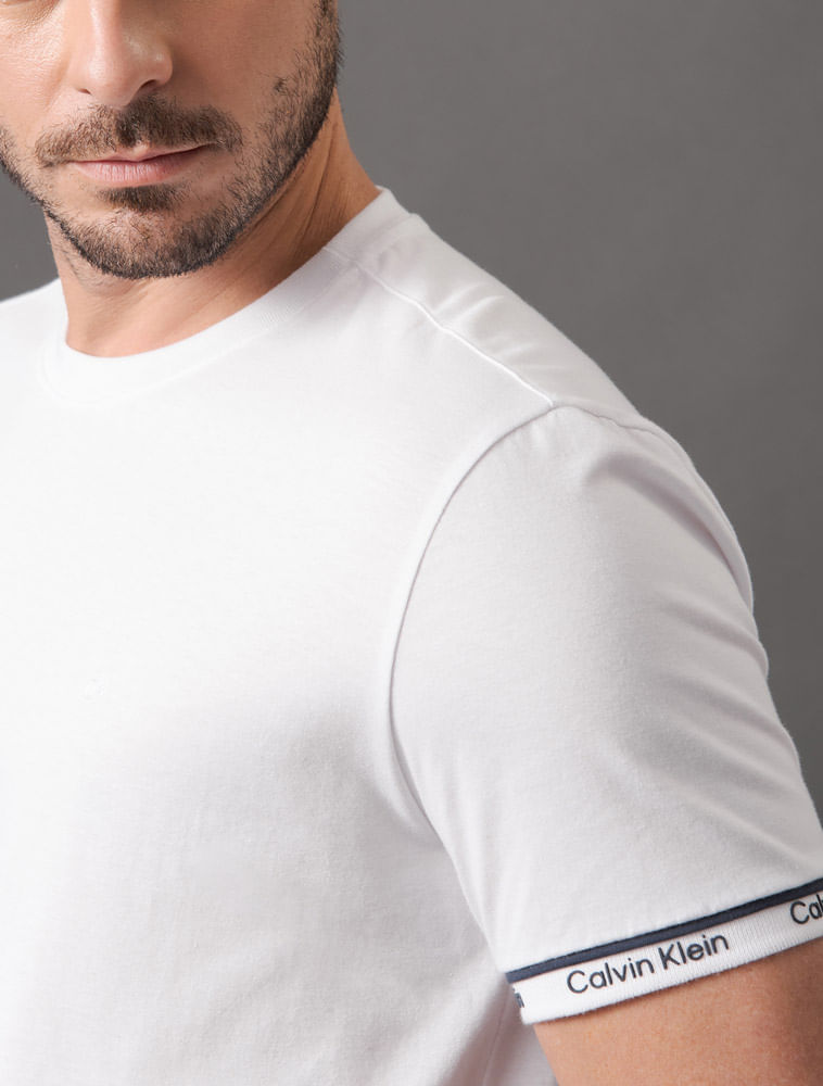 CKSM110_0900_4-T-SHIRT-MC-CK-MASC-PUNHO-LOGO