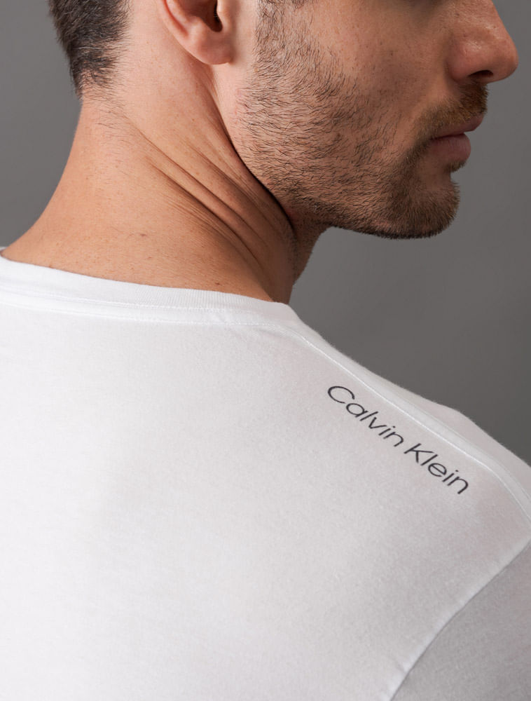 CKSWM100_0900_4-CAMISETA-MC-SWIMWEAR-MASC-LOGO-COSTAS