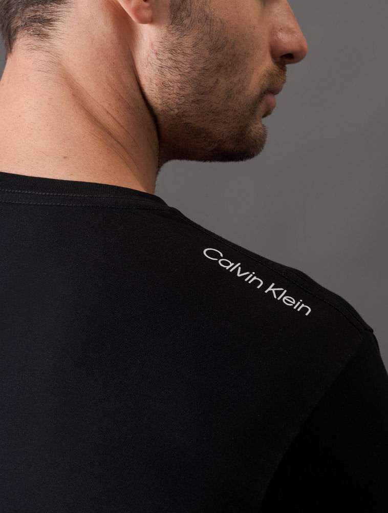 CKSWM100_0987_4-CAMISETA-MC-SWIMWEAR-MASC-LOGO-COSTAS