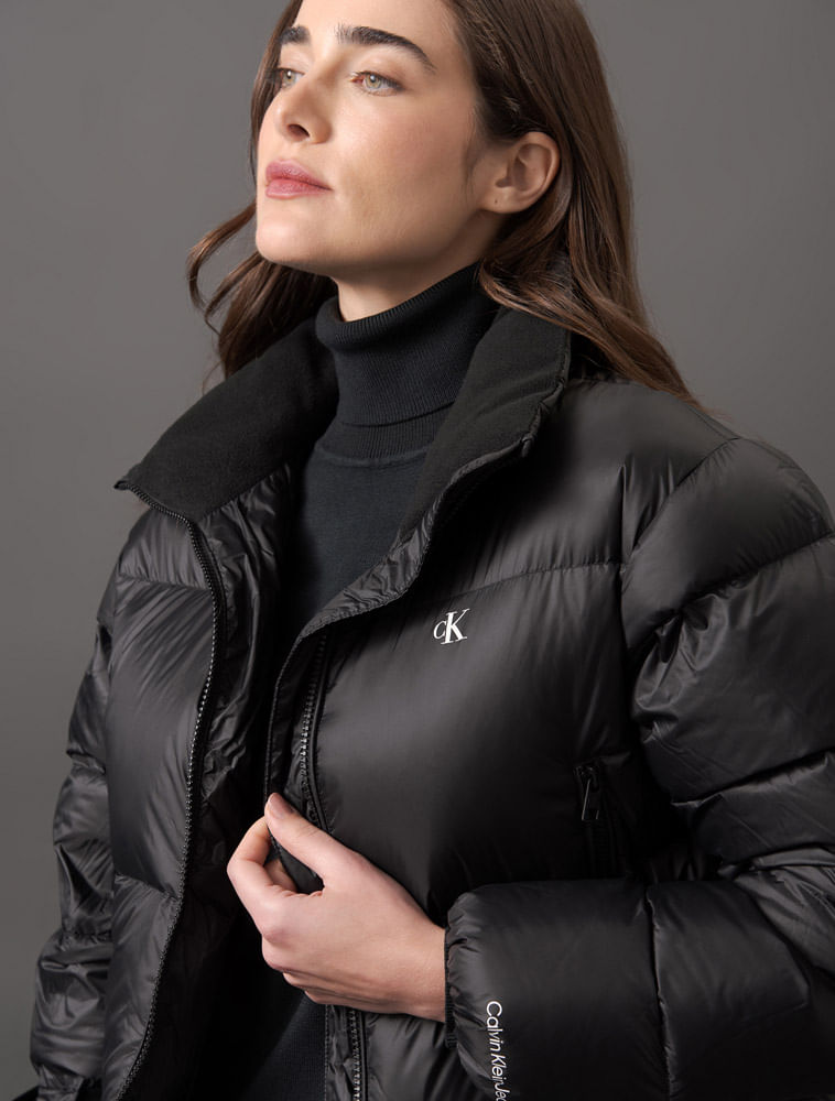 J20J221649_0987_4-JAQUETA-CROPPED-CKJ-EM-MATELASSE