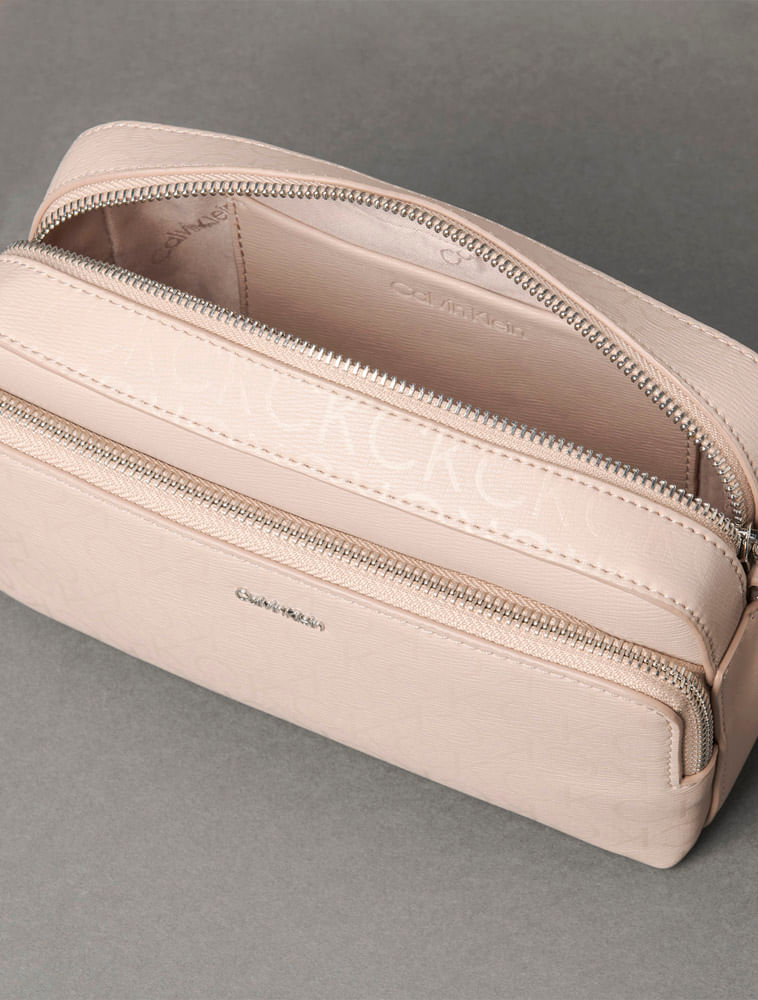 K60K611926_0213_3-BOLSA-TRANSVERSAL-CK-MONOGRAMA-ALCA-LARG