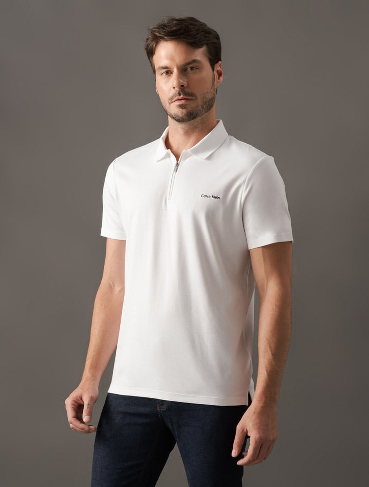 40BC226_0900_1-POLO-CK-M-C-C--ZIPER-LOGO-NO-PEITO