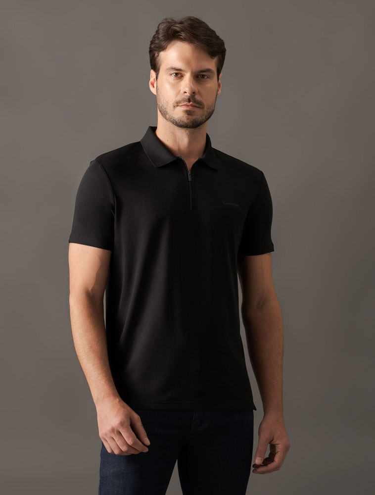 40BC226_0987_1-POLO-CK-M-C-C--ZIPER-LOGO-NO-PEITO