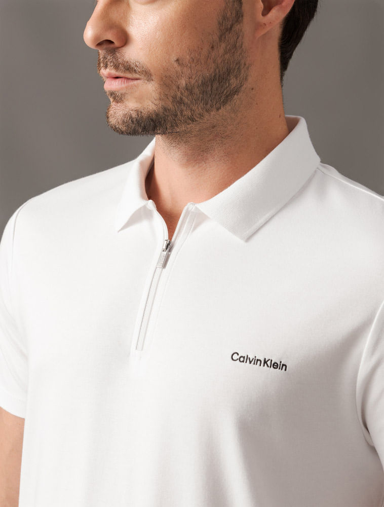 40BC226_0900_4-POLO-CK-M-C-C--ZIPER-LOGO-NO-PEITO