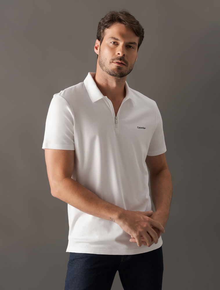 40BC226_0900_5-POLO-CK-M-C-C--ZIPER-LOGO-NO-PEITO
