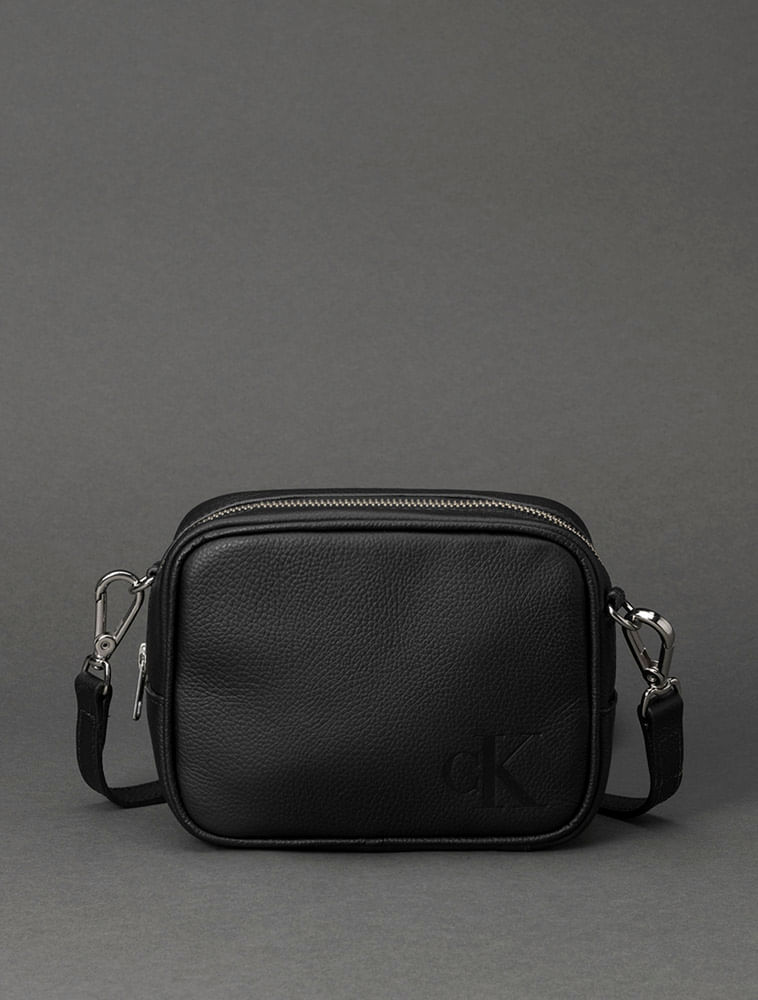 CF5OF86BL492_0987_1-BOLSA-CAMERA-BAG-CKJ-QUEIMA-CK