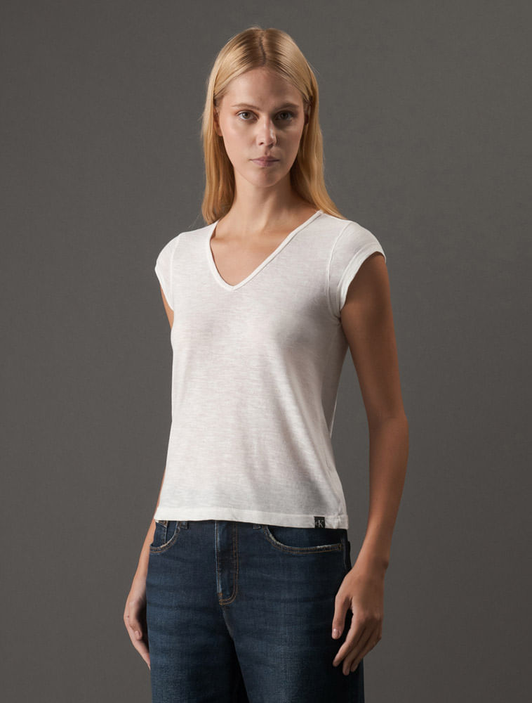 CF5OC01BC196_0111_1-CAMISETA-CKJ-FEM-GAZE-DECOTE-V