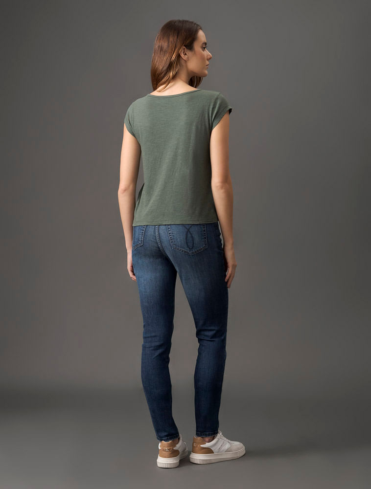 CF5OC01BC196_0615_2-CAMISETA-CKJ-FEM-GAZE-DECOTE-V
