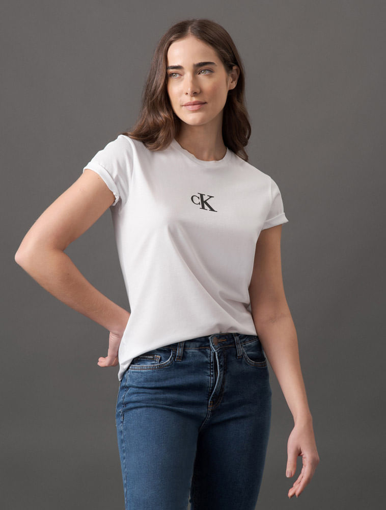 CF5OC01BC161_0900_5-CAMISETA-MC-CKJ-FEM-CK-RUBBER-PATCH