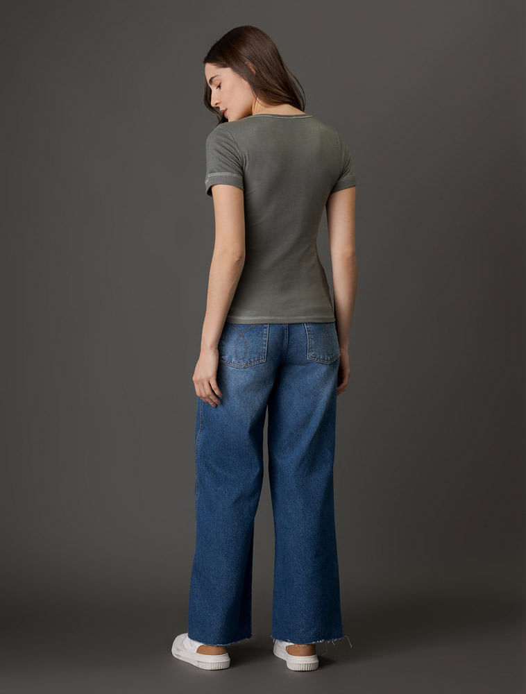 CF5OC01BC210_0615_2-BLUSA-MC-CKJ-FEM-RIB-DETALHE-BOTAO