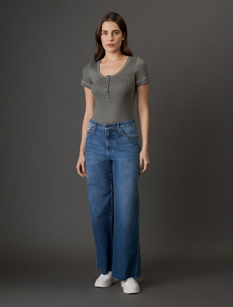 CF5OC01BC210_0615_3-BLUSA-MC-CKJ-FEM-RIB-DETALHE-BOTAO