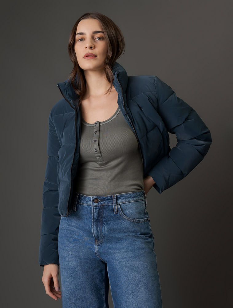 CF5OC01BC210_0615_5-BLUSA-MC-CKJ-FEM-RIB-DETALHE-BOTAO