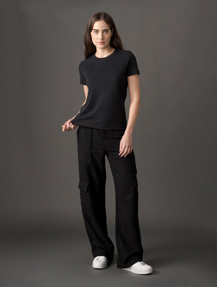 CF5OW01BC222_0987_3-TSHIRT-FEMININA-COM-LOGO-EMBOSSED