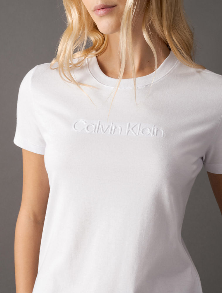 CF5OW01BC222_0900_4-TSHIRT-FEMININA-COM-LOGO-EMBOSSED
