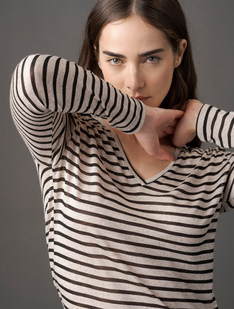 CF5OW01BL820_0703_4-BLUSA-LISTRADA-GOLA-V-MANGA-LONGA