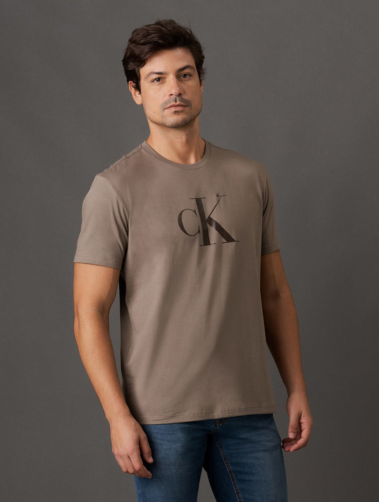 CKJM120H_0716_1-CAMISETA-MC-CKJ-MASC-CK-GEL