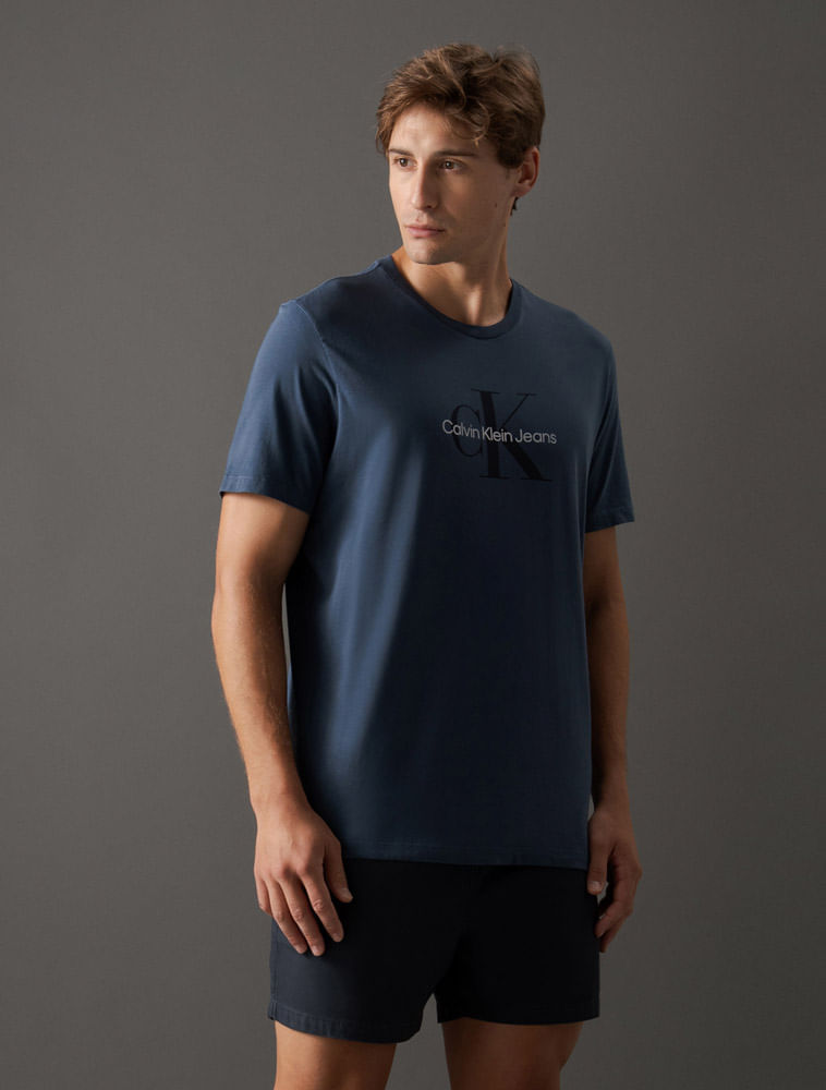 CKJM121H_0586_1-CAMISETA-MC-CKJ-MASC-RE-ISSUE