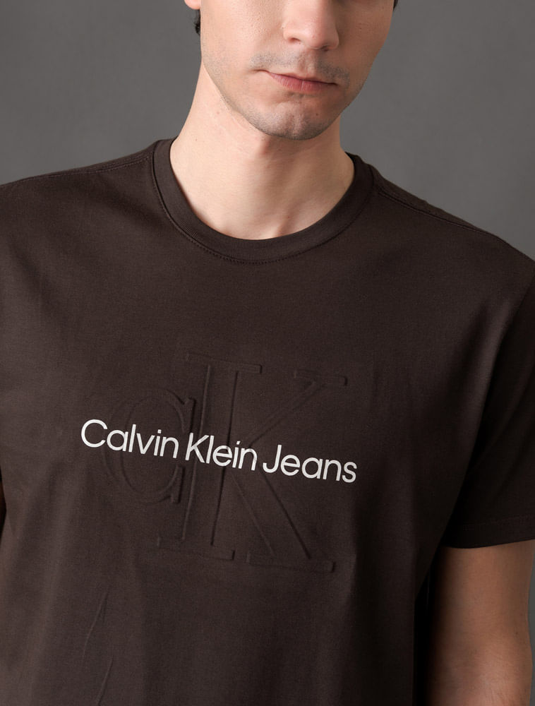 CKJM112H_0780_4-CAMISETA-MC-CKJ-MASC-EMBOSSED