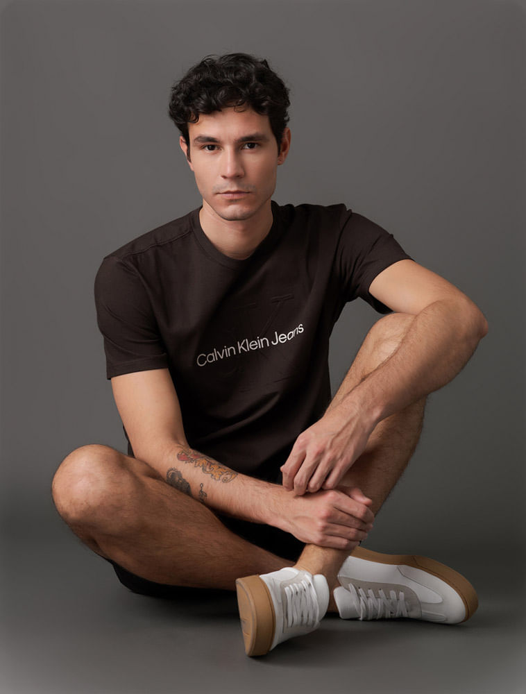 CKJM112H_0780_5-CAMISETA-MC-CKJ-MASC-EMBOSSED