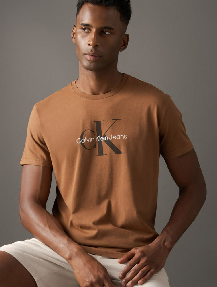 CKJM121H_0769_5-CAMISETA-MC-CKJ-MASC-RE-ISSUE