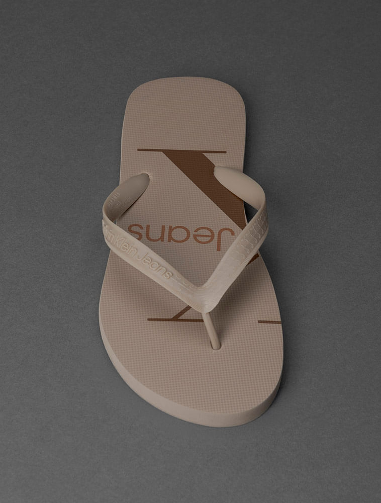 CM5OC43CH835_0712_3-CHINELO-CKJ-RE-ISSUE