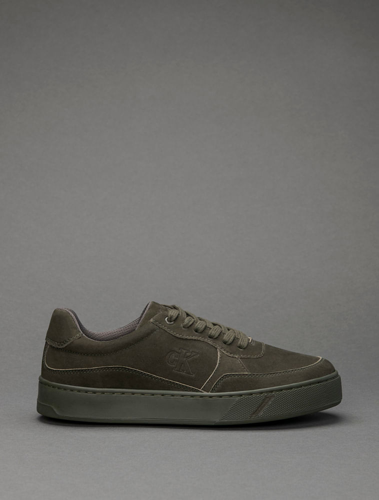 CM5OC43TE547_0684_1-TENIS-CKJ-PALITO-SIDE-CK-NOBUCK