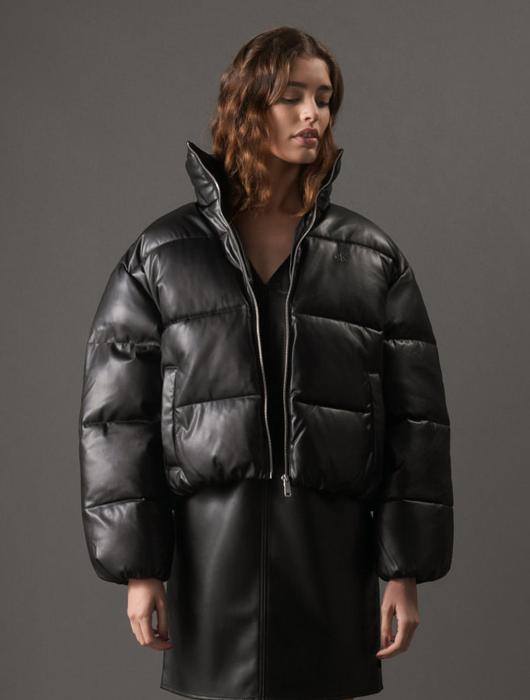 J20J224111_0987_1-JAQUETA-CKJ-FAUX-LEATHER-MATELASSE