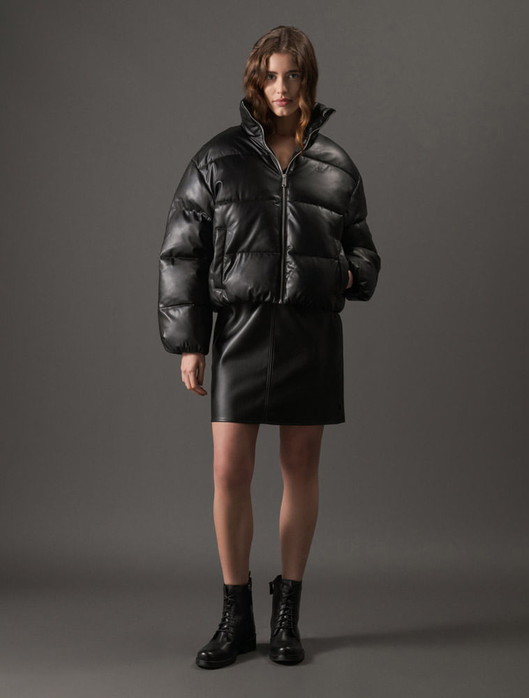 J20J224111_0987_3-JAQUETA-CKJ-FAUX-LEATHER-MATELASSE