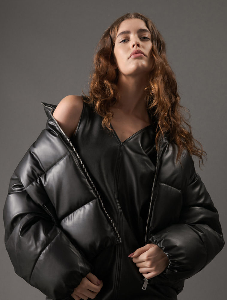 J20J224111_0987_4-JAQUETA-CKJ-FAUX-LEATHER-MATELASSE