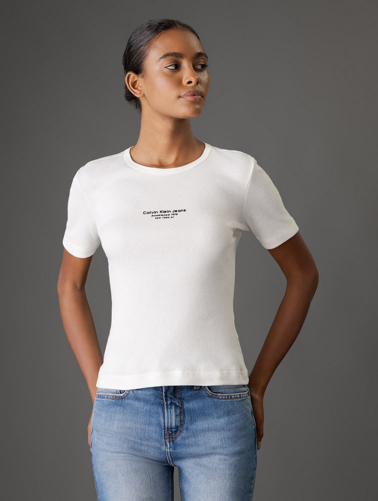 CF5OC01BS384_0111_1-CAMISETA-MC-CKJ-FEM-RIB-RELEVO-FOIL