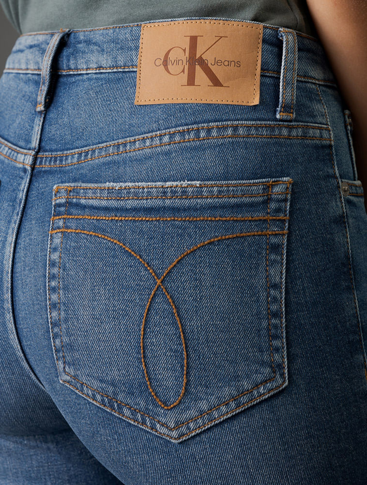 CF5OC11JF109_0585_4-CALCA-JEANS-FLARE-5-POCKETS