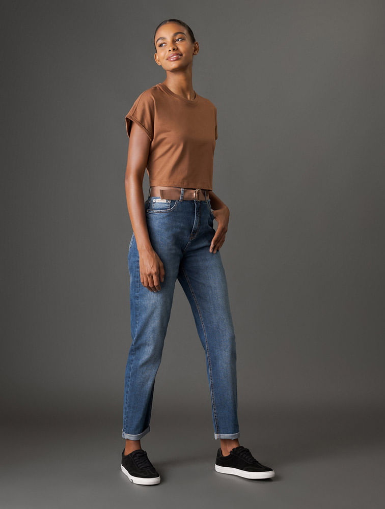 CF5OC11JM077_0585_5-CALCA-JEANS-MOM-CINTO-CK
