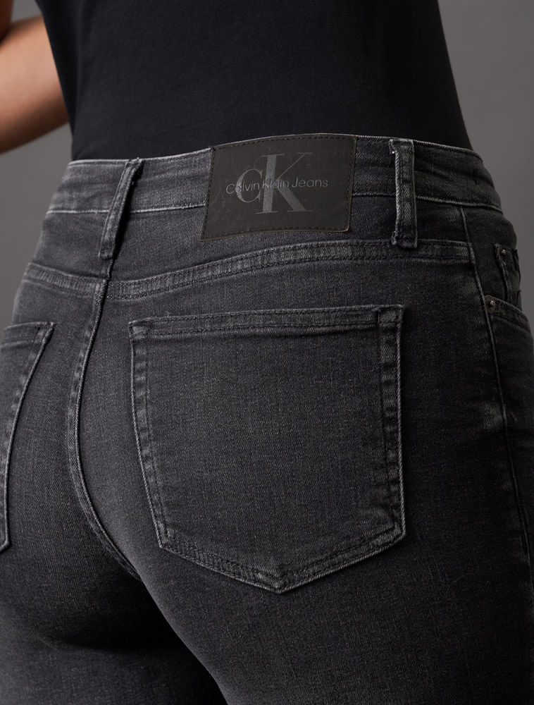CF5OC11JX876_0987_4-CALCA-JEANS-SUPER-SKINNY-B-DESFEITAS
