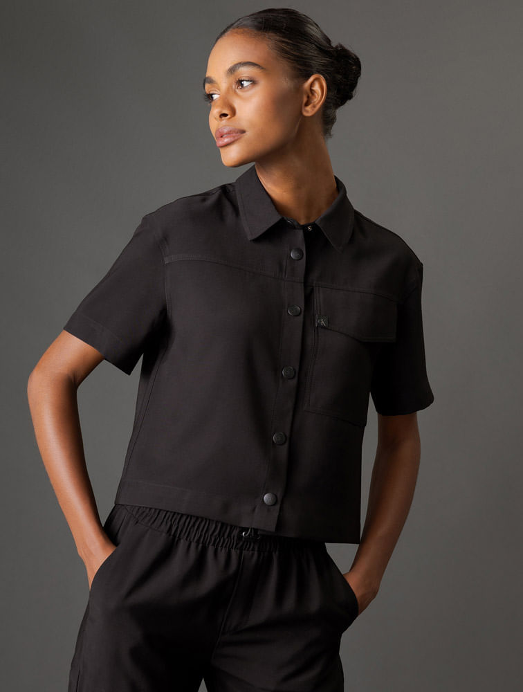 CF5OF03CL224_0987_1-CAMISA-CROPPED-COM-BOTAO-DE-PRESSAO