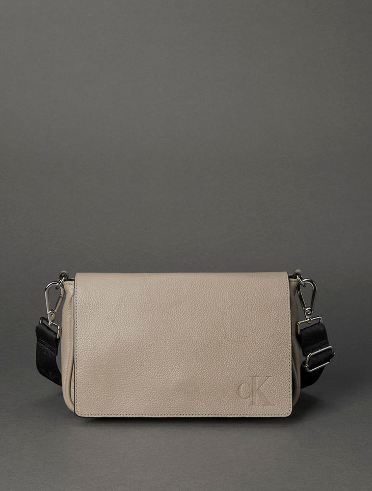 CF5OF86BL497_0712_1-BOLSA-MEDIA-CKJ-CHAVEIRO