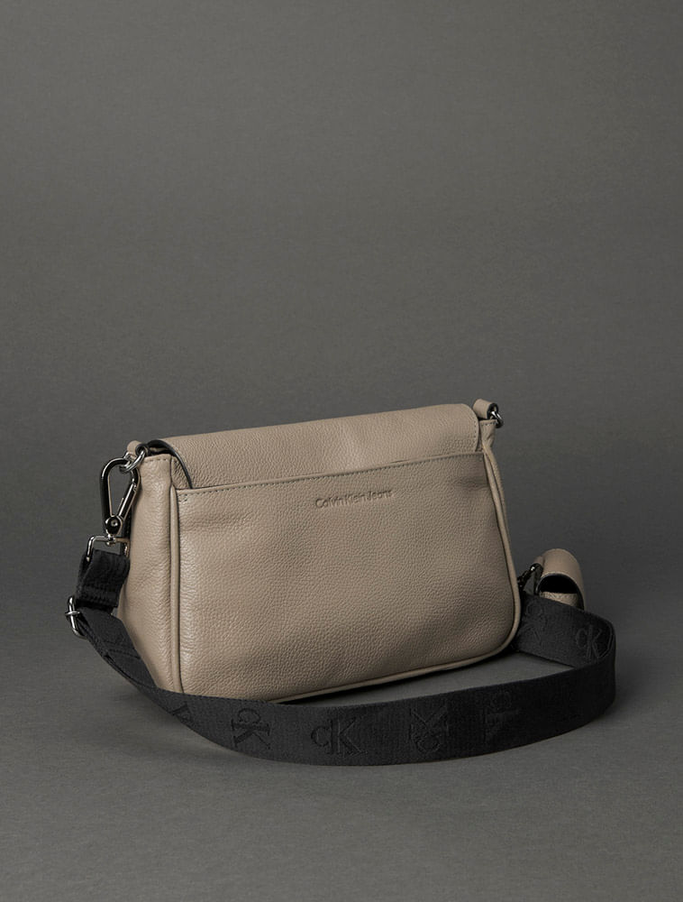 CF5OF86BL497_0712_2-BOLSA-MEDIA-CKJ-CHAVEIRO