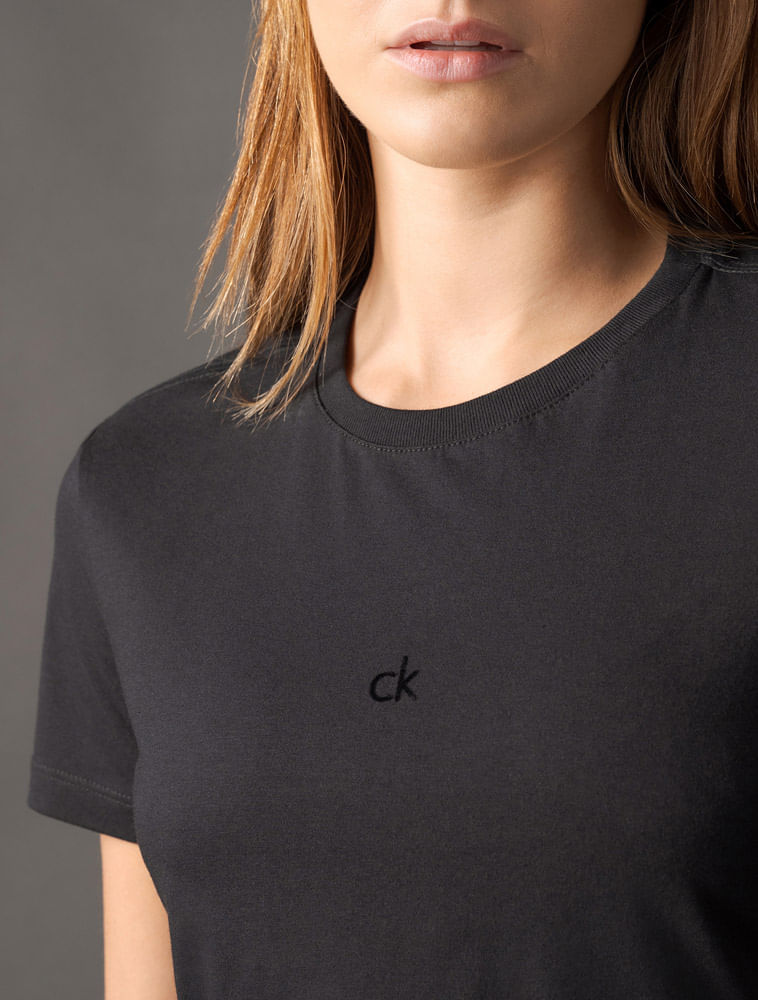 CF5OW01BC206_0987_4-CAMISETA-LOGO-FLOCADO