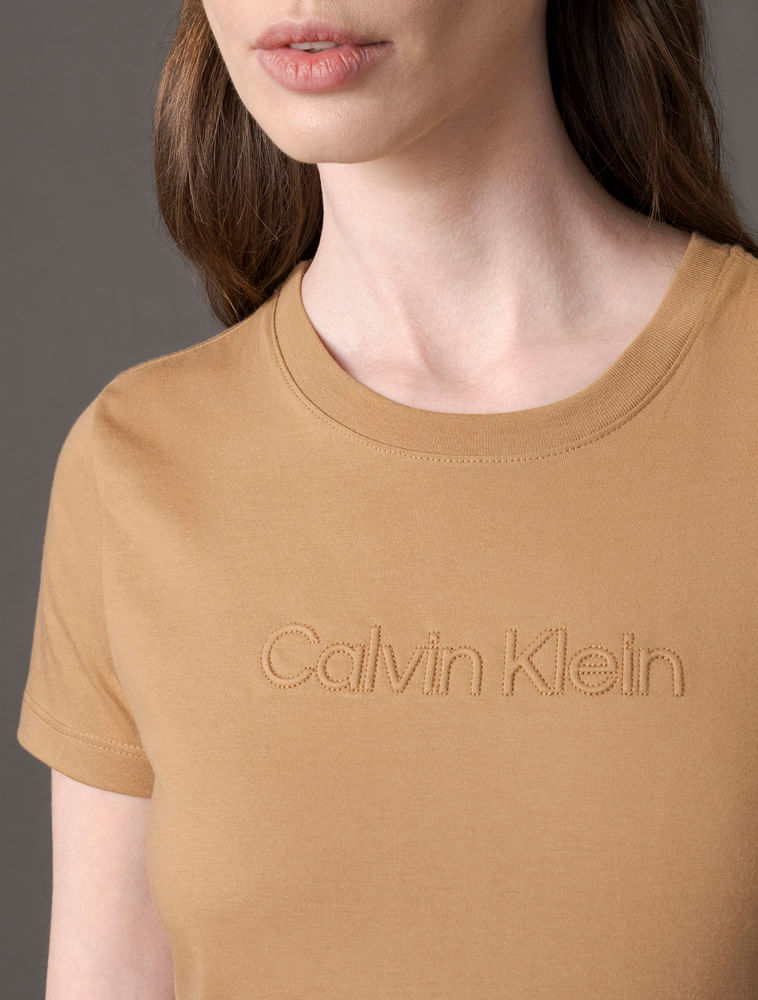 CF5OW01BC222_0749_4-TSHIRT-FEMININA-COM-LOGO-EMBOSSED