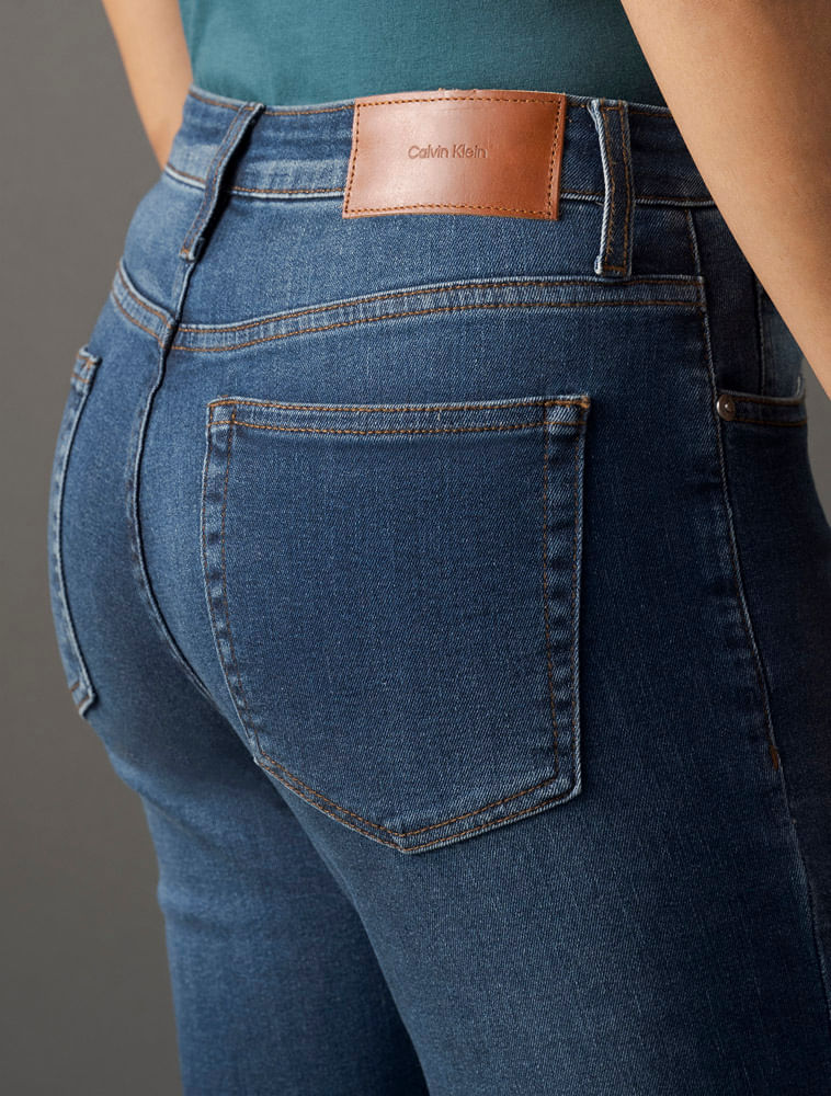 CF5OW11JF108_0585_4-CALCA-JEANS-FLARE-5-POCKETS