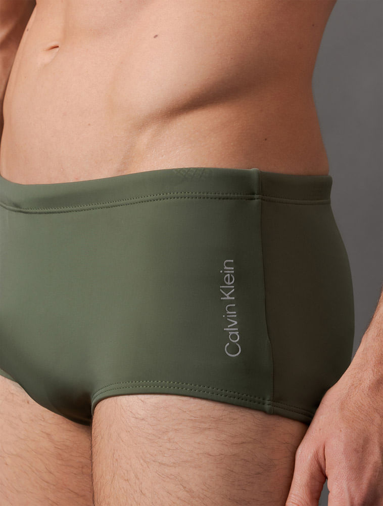 CKSWM800H_0684_4-SUNGA-TRUNK-BASICA-LISA-COM-LOGO-LATERAL
